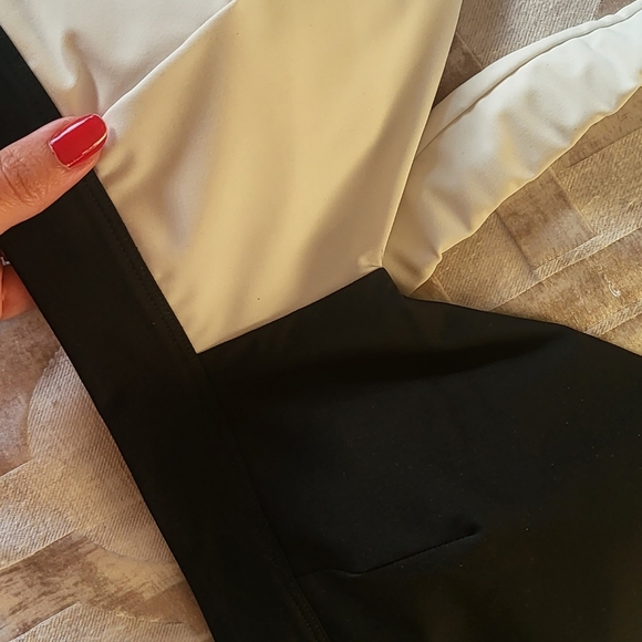 VAARA - Bicolor Top - Picture 7 of 7